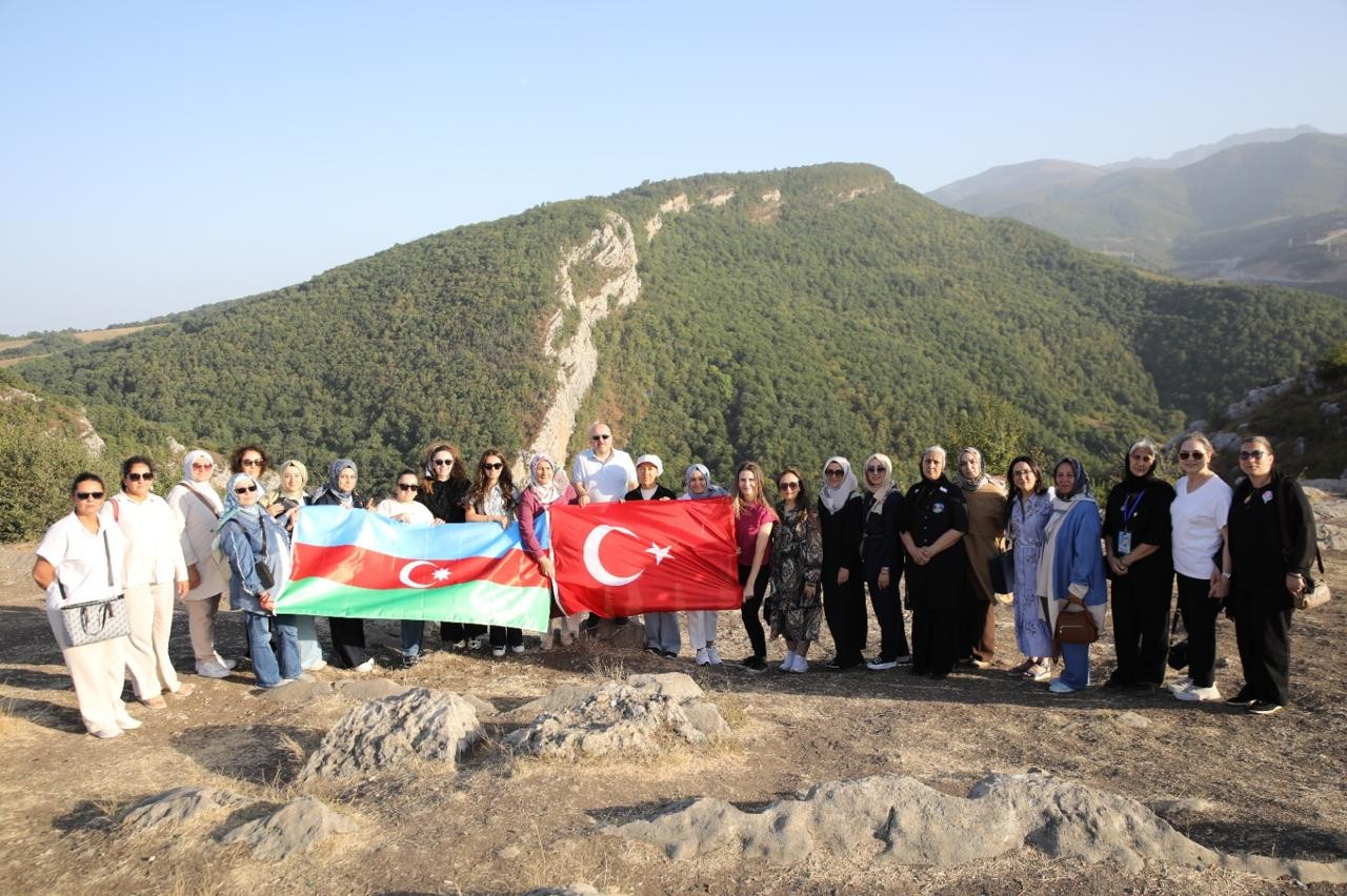 Türkiyə şəhid ailələri Azərbaycanda səfərdədir - FOTOLAR Türkiyə şəhid ailələri Azərbaycanda səfərdədir - FOTOLAR