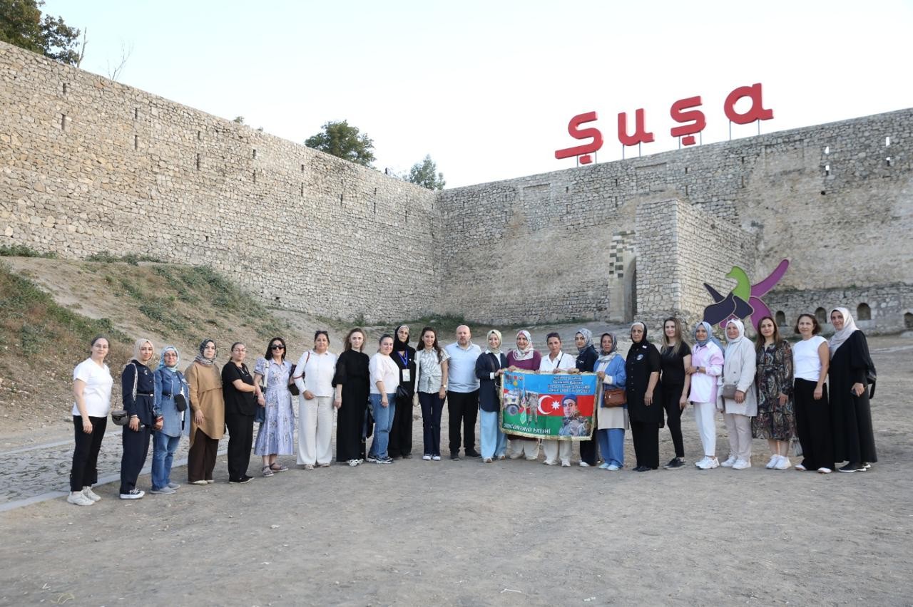 Türkiyə şəhid ailələri Azərbaycanda səfərdədir - FOTOLAR Türkiyə şəhid ailələri Azərbaycanda səfərdədir - FOTOLAR