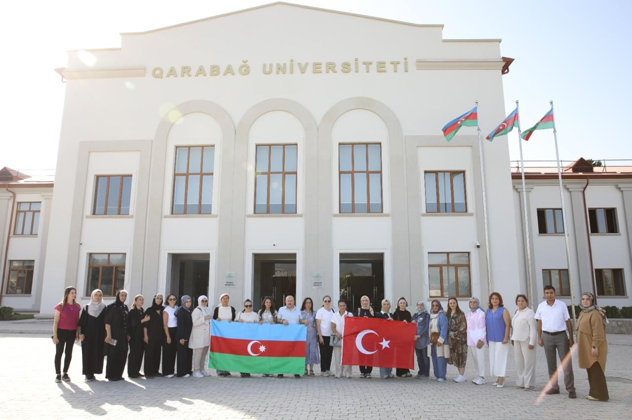 Türkiyə şəhid ailələri Azərbaycanda səfərdədir - FOTOLAR Türkiyə şəhid ailələri Azərbaycanda səfərdədir - FOTOLAR