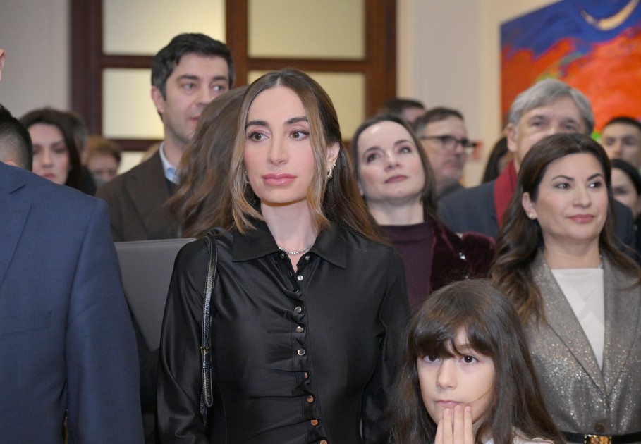Leyla və Arzu Əliyevalar "Ana təbiət" sərgisinin açılışında - FOTOLAR